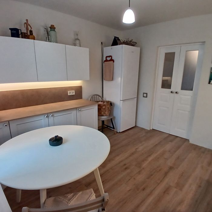 Будинок біля Лісу та Озера. Відновлений, зручний, сучасний.