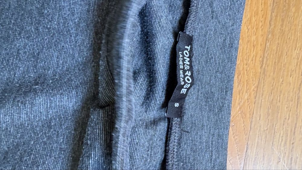 Spodnica tuba. Idealna do swetrów i marynarek