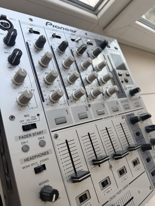 Мікшерний пульт Pioneer DJM-700