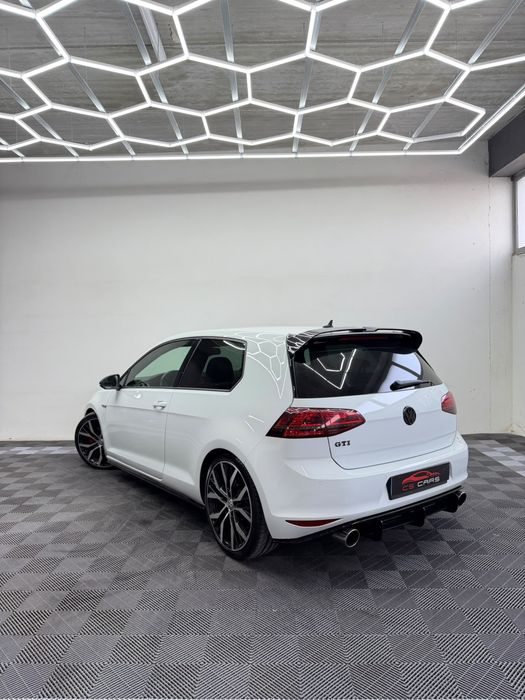 Volkswagen Golf — fotografia 4