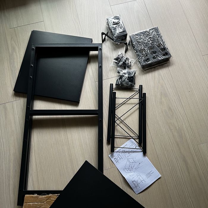 Regał metalowy z regulowaną szerokością 40–60 cm
