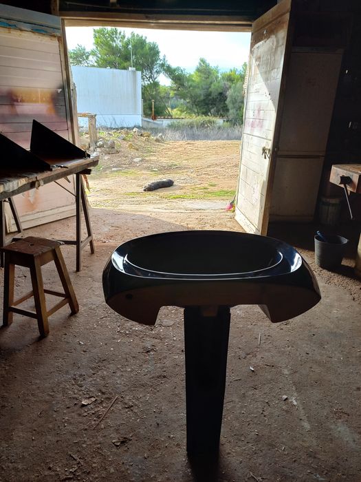 Lavatório  de casa de banho usado em bom estado conforme se pode ver