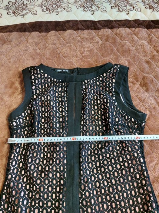 Елегантна чорна сукня з мереживом