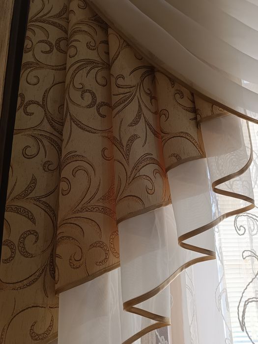 Ламбрікен/тюль/гардина в гарному стані 2м