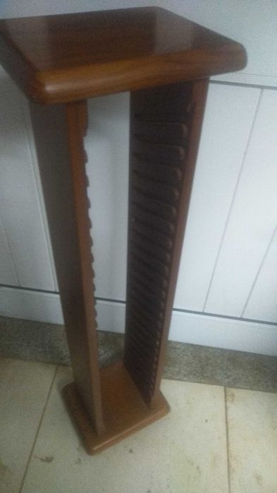 Porta cds em madeira