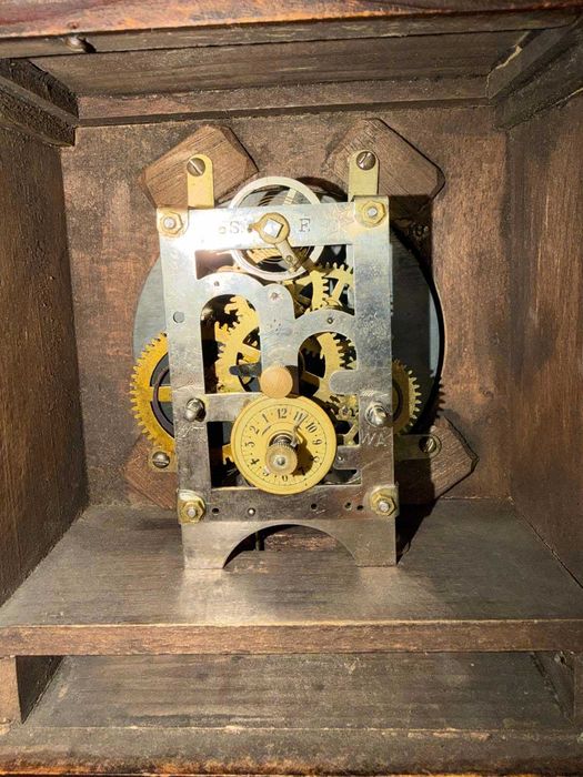 Настільний механічний старовинний годинник