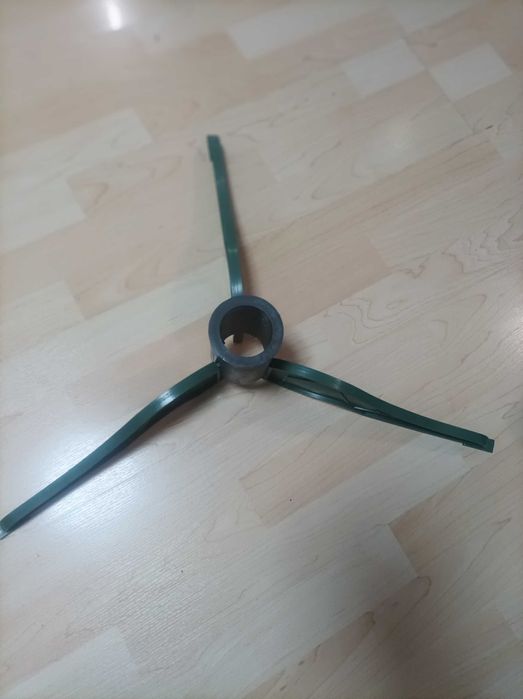 Крепление для елки