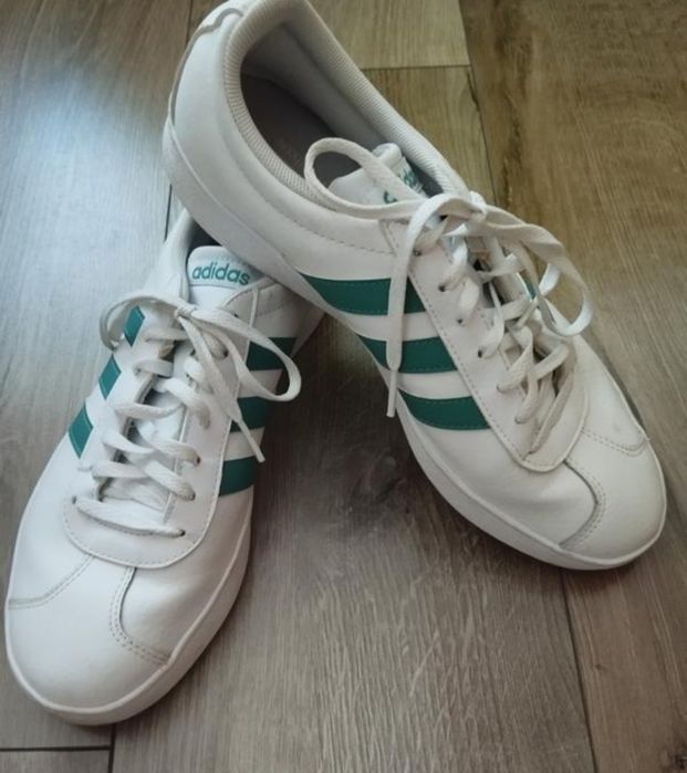 Жіночі оригінальні кросівки Adidas