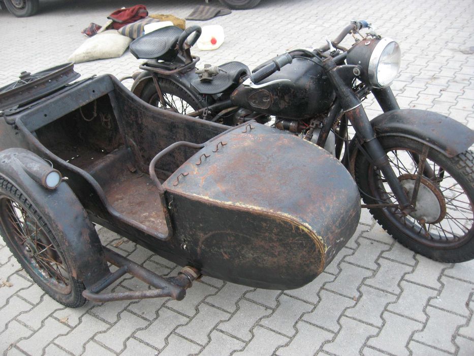 Motocykl M 72 z dokumentami niski przod 54 rok