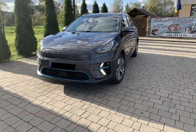 Kia e-Niro 2019 року, 64 кВт·год, 204 к.с.