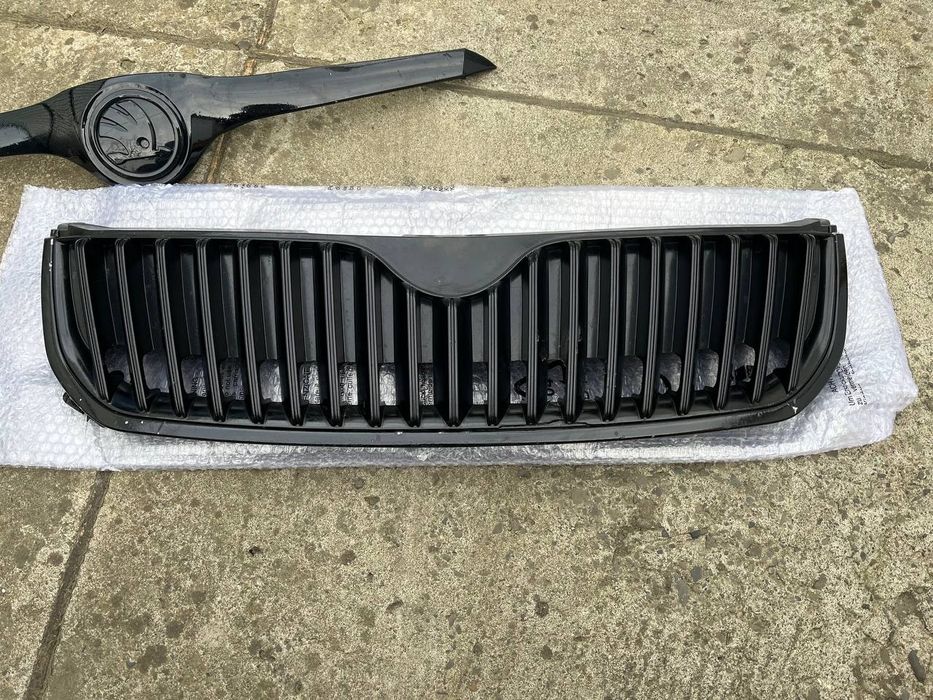 Продам ришітку бампера Суперб 2