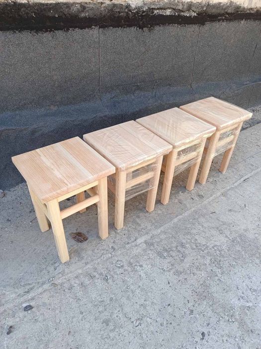 Табурет деревянный