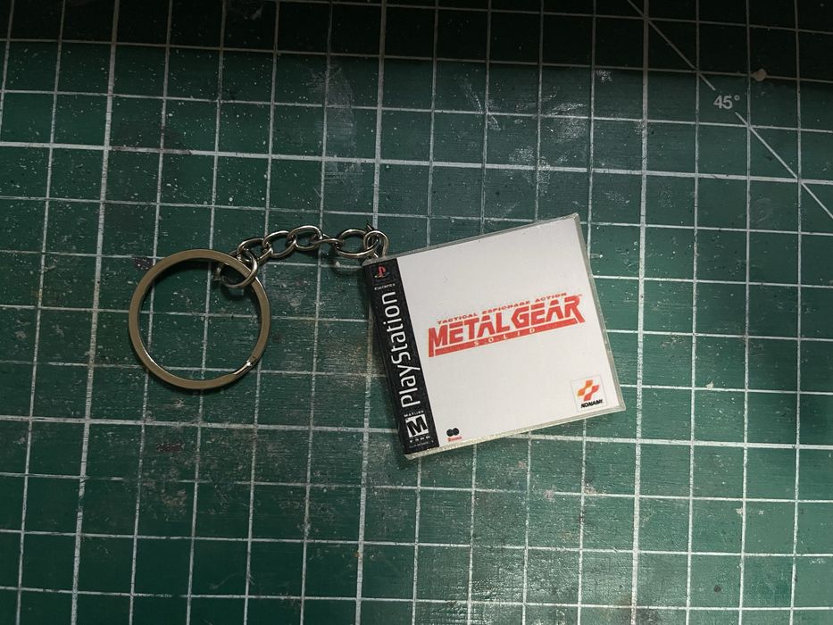 Брелок у вигляді коробки з іграми для xbox, nintendo, playstation 1-5.