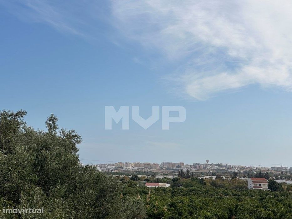 Moradia T4 transformada em T3 na Conceição de Faro