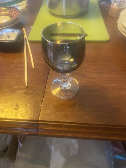 6 kieliszków do wina (?) ze srebrnego szkła