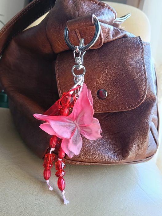Bag charm artesanal borboleta