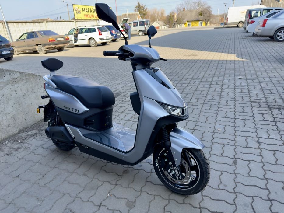 Електроскутер (мопед)