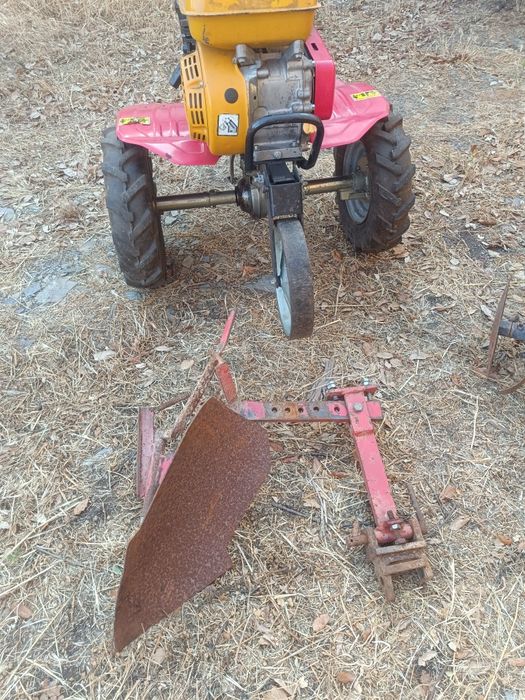 Motocultivador e reboque