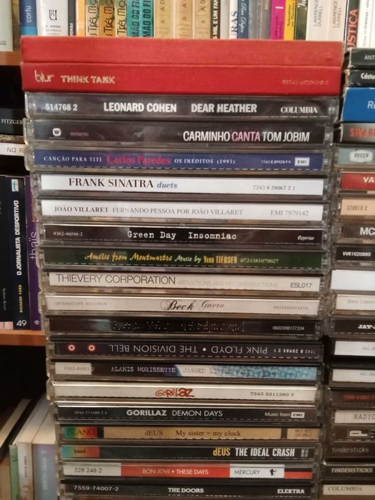 Lote de CD (Portishead, Caetano, Cohen, R.E.M., Santana)