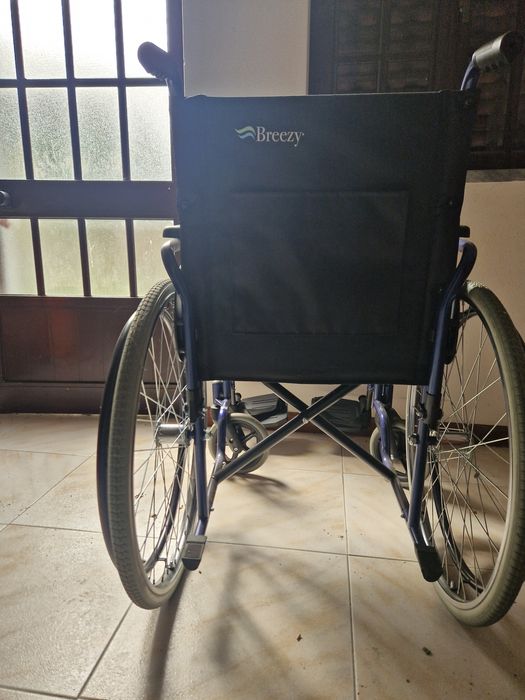 Cadeira de Rodas Breezy 90/Dobrável – Excelente Estado + Almofada Incluída