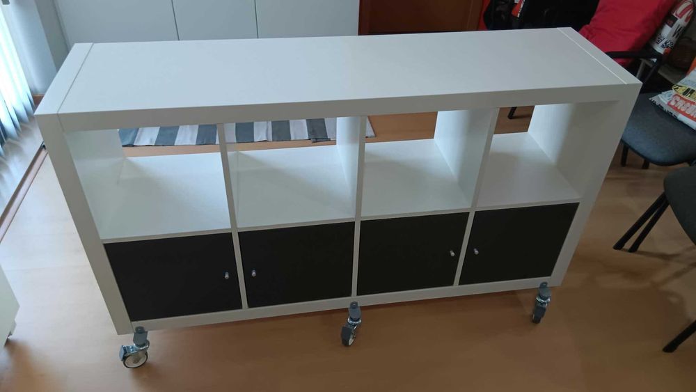Estante IKEA 2x4 com rodas