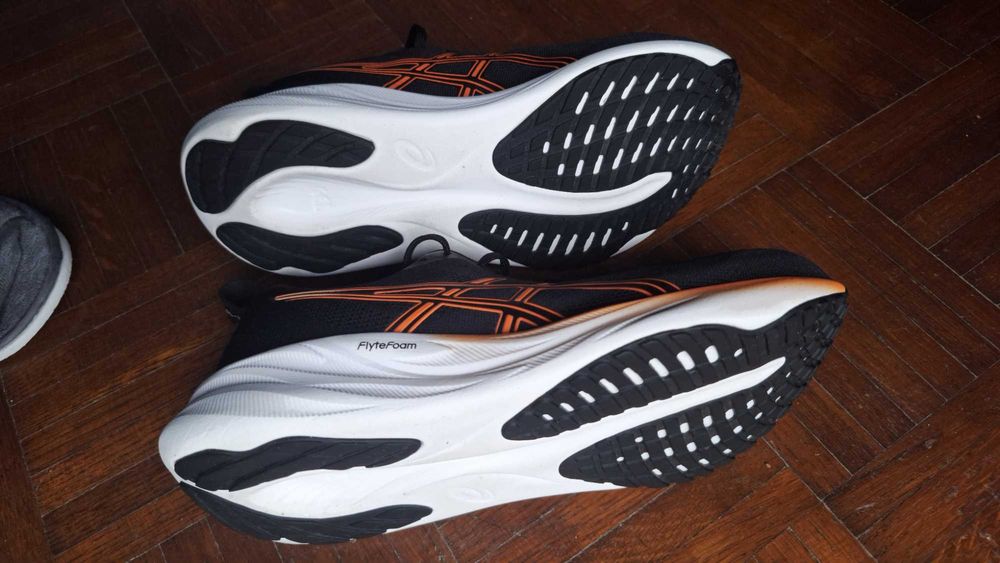 Sapatilhas asics novas