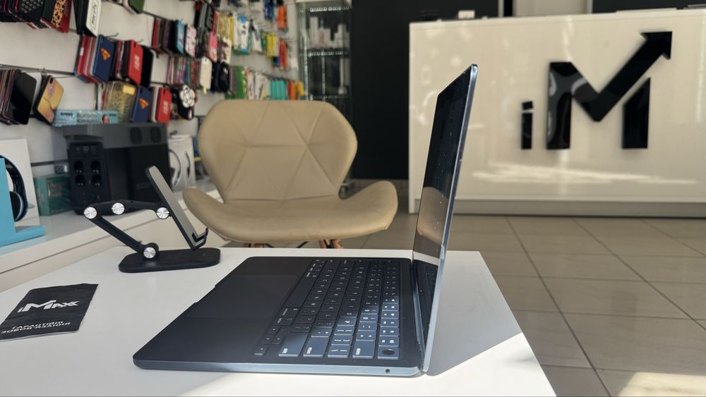 MacBook Air 13.6” 2025 M4 16/256Gb Midnight Повноцінний Без блокувань 100% АКБ 930€