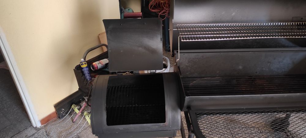 Grill z wędzarnią