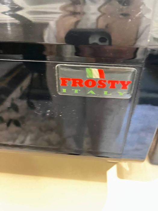 Вітрина холодильна Frosty
