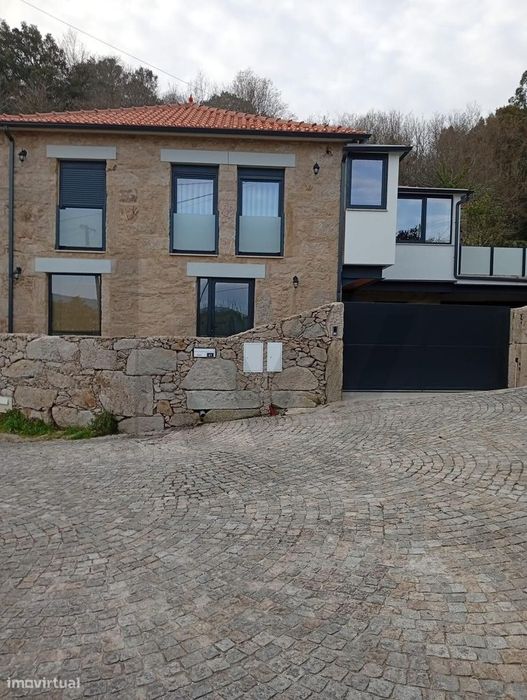 T2+2 House Near the Couto De Esteves Dam