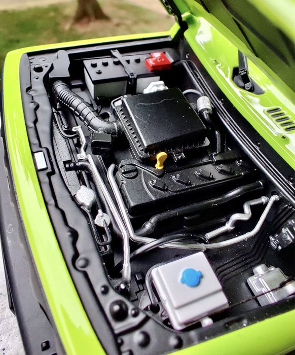 Модель Suzuki Jimny LCD 1/18