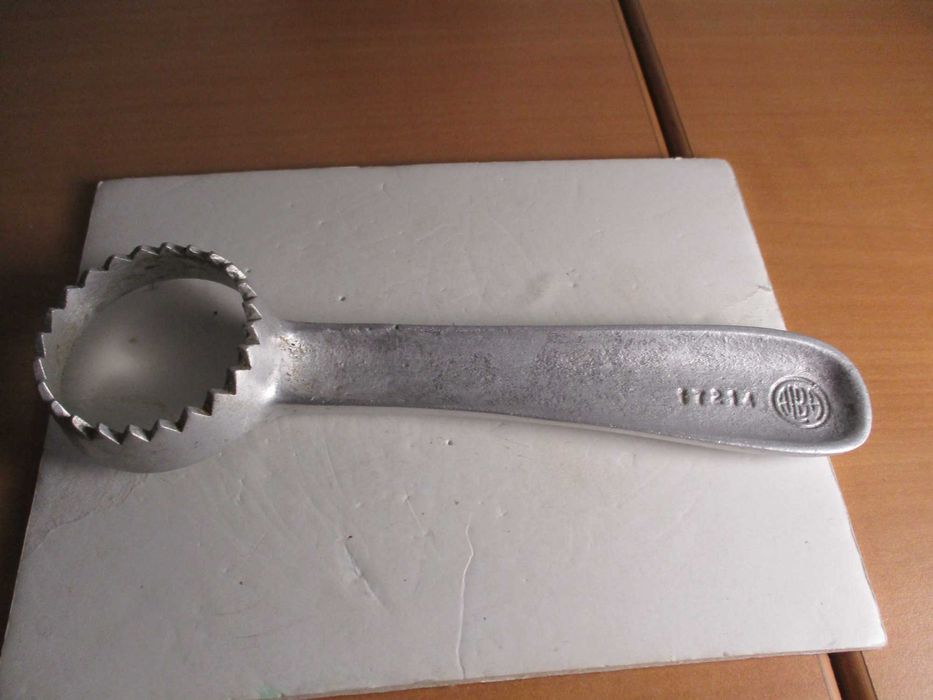 Escamador de Peixe Alba em Aluninío Fundido.