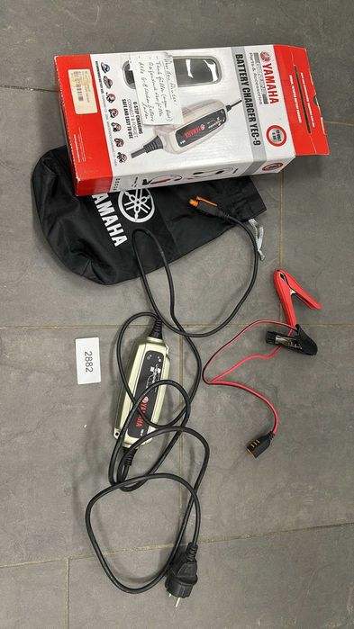 Ładowarka akumulatorów Prostownik Yamaha YEC-9 12V [2882]