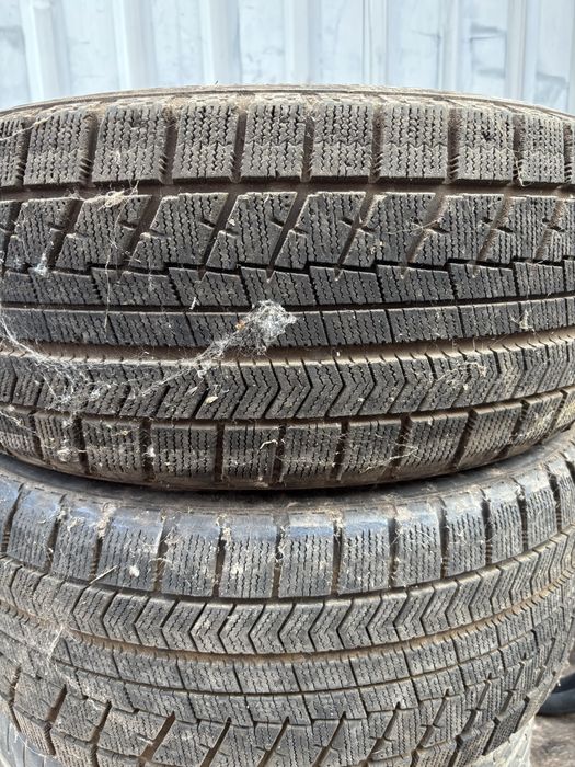 Резина зима Bridgestone 245 45 R17