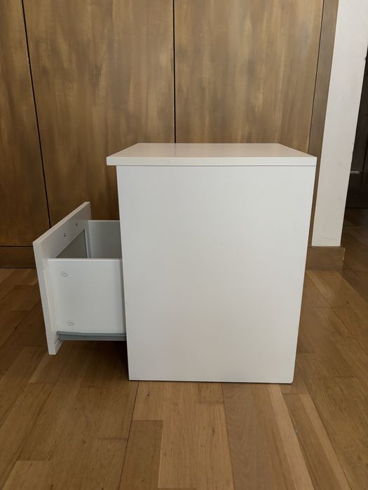 Mesa de cabeceira Brimnes branca