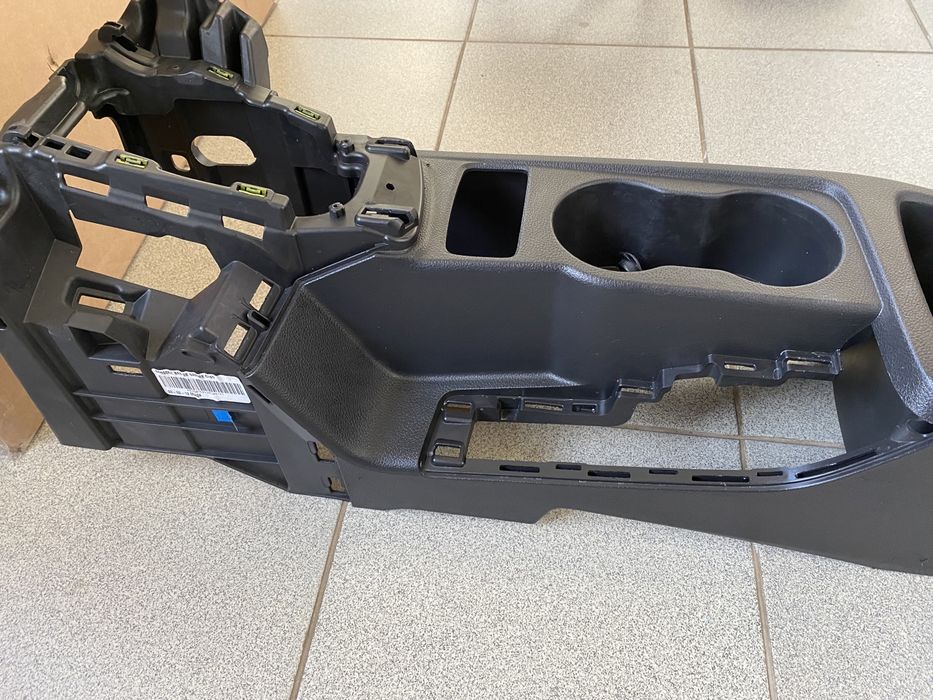 Продам центральный тоннель ford focus 3 (дорейстайл)