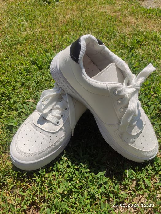 Кросовки ,мокасини