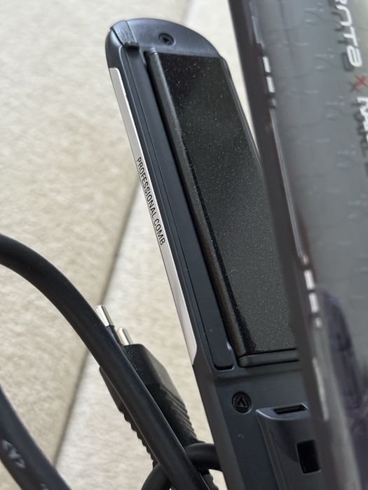 Вирівнювач для волосся Rowenta x Karl Lagerfeld K/Pro Stylist Straightener з дисплеєм, чорний