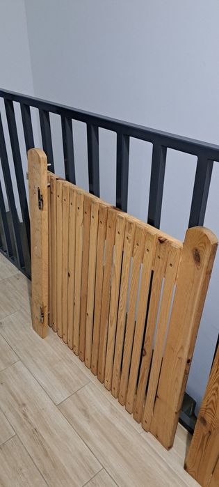 Drewniane bramki na schody