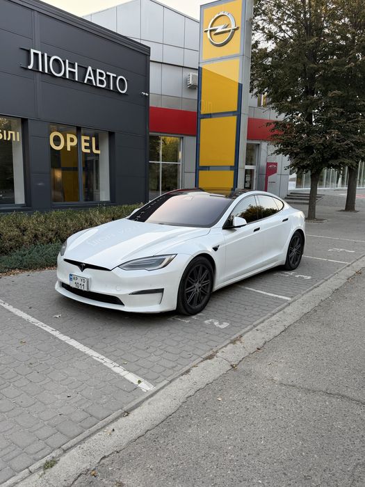 Продам Тесла S 2021 года рест