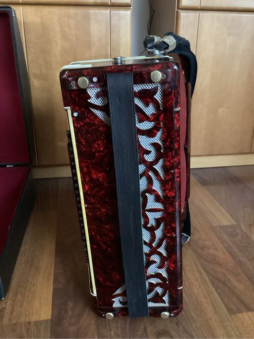 Akordeon marki CM