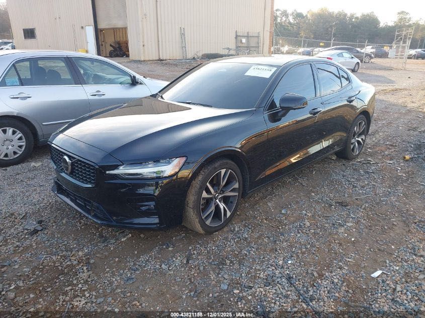 VOLVO S60 B5 Plus Dark Theme 2023