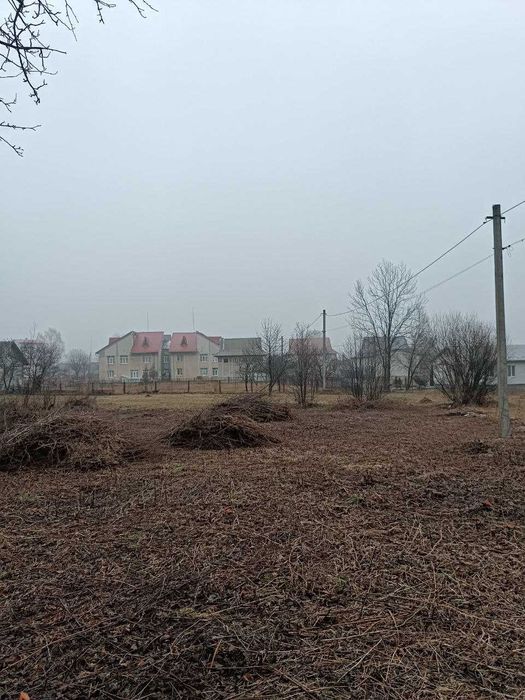 Пасічна, центр села — зручна земля під будівництво!