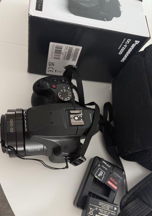 Máquina Fotográfica Digital PANASONIC DC-FZ82DE-K (Preto - 18.1 MP - ISO: 80 a 6400 - Zoom Ótico: 60x)