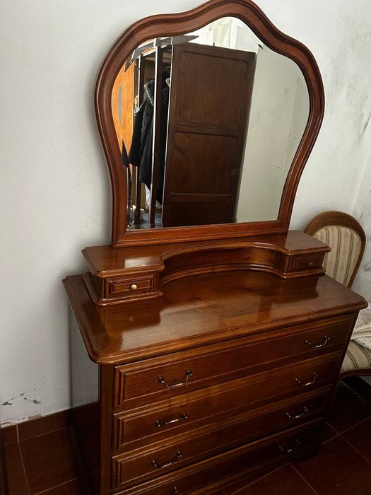 Toucador com armário, roupeiro e armário com espelho + cama casal e 2 mesinhas de cabeceira