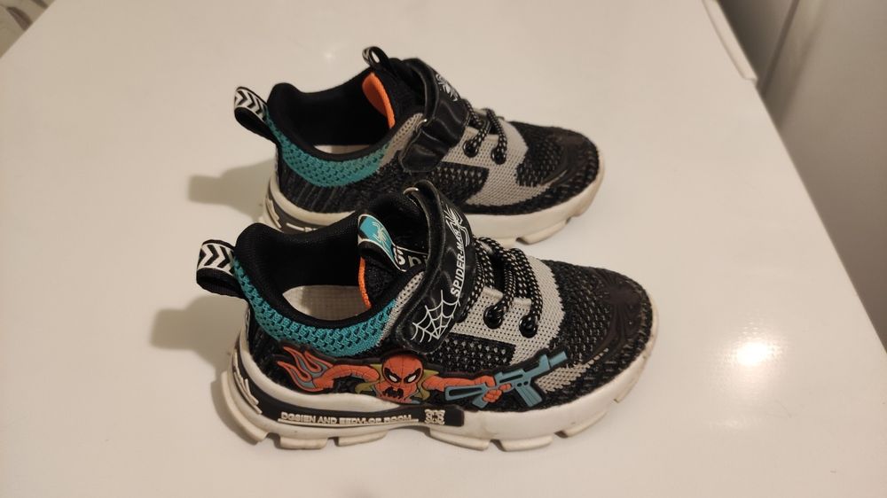 Продам детские кросовки