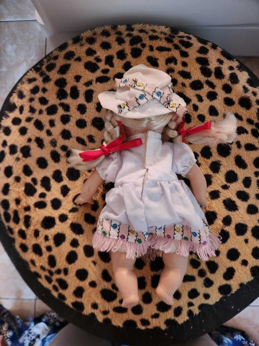 Boneca típica da Áustria anos 90
