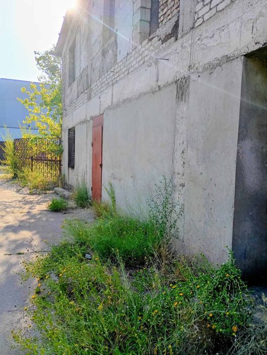 Продам гараж з приміщенням