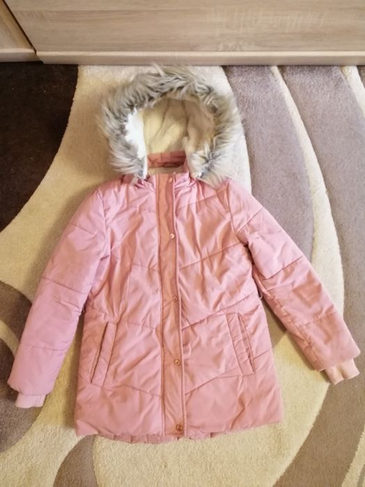 Продам зимову курточку на 134см!