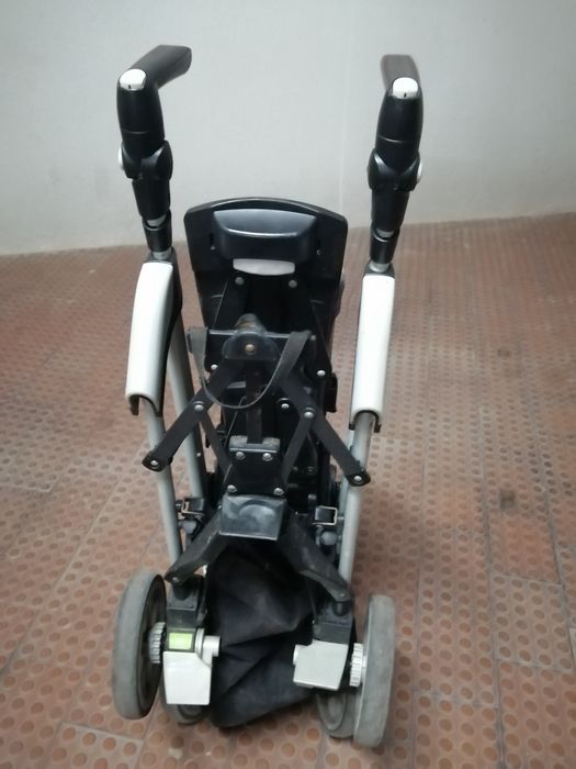 Chicco Lite Way Carrinho Bebé. cinzento, em ótimo estado. Tudo funcion